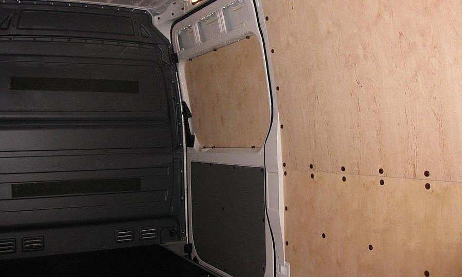 Volkswagen Crafter L3H2: Боковая дверь и стены