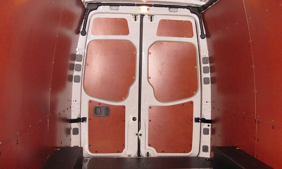Volkswagen Crafter L3H2: Стены, пол, арки и задние двери