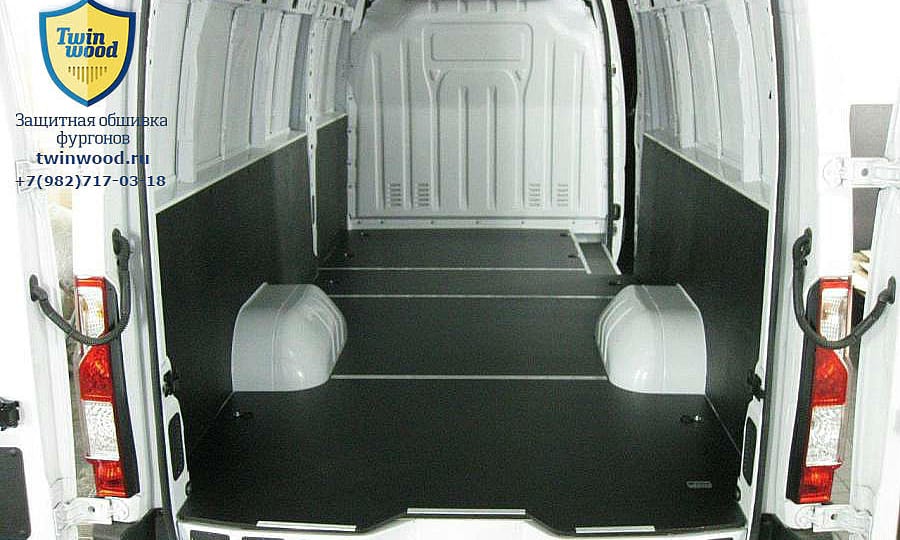 Renault Master L4H3: Вид со стороны задних дверей